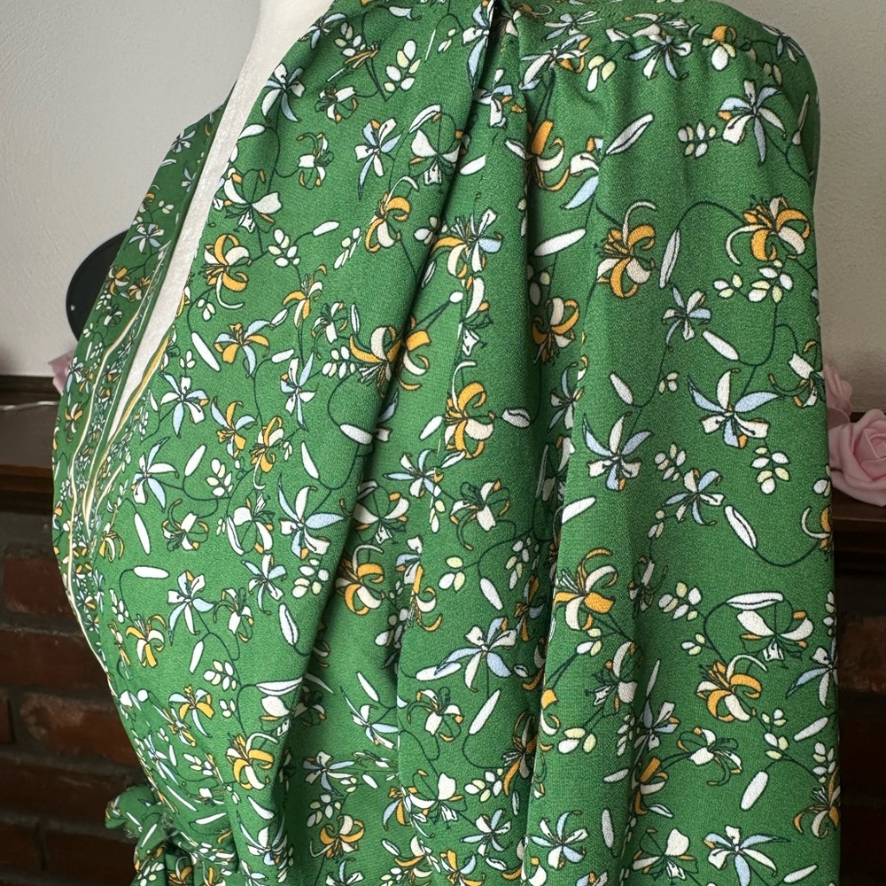 Max Studio Green Blouse - Picture 4 of 8